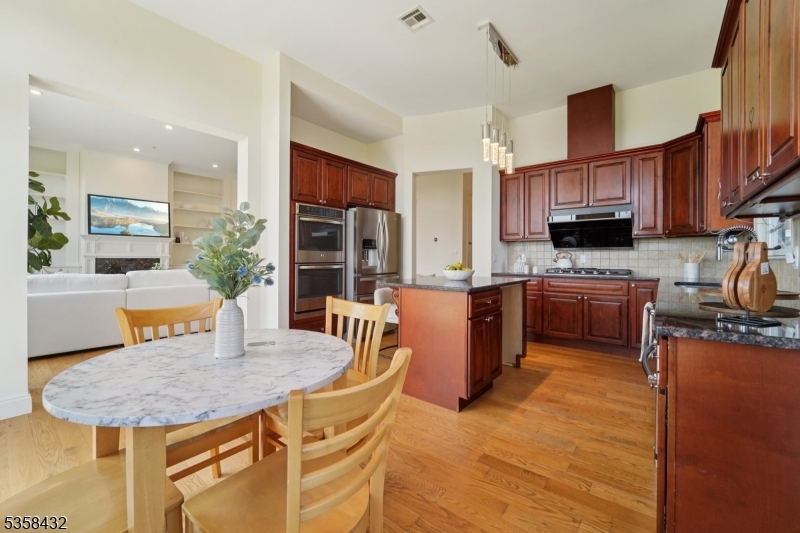19 Summit Dr
