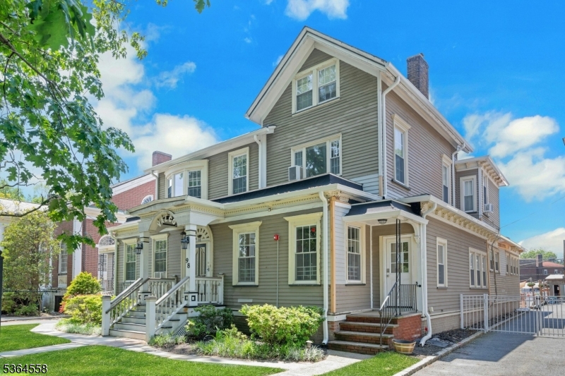 98 Broad St