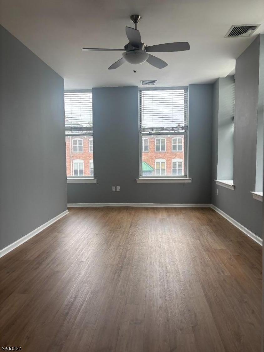 220 Main St 202