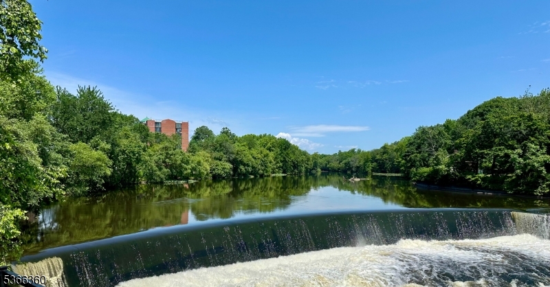 220 Main St 202