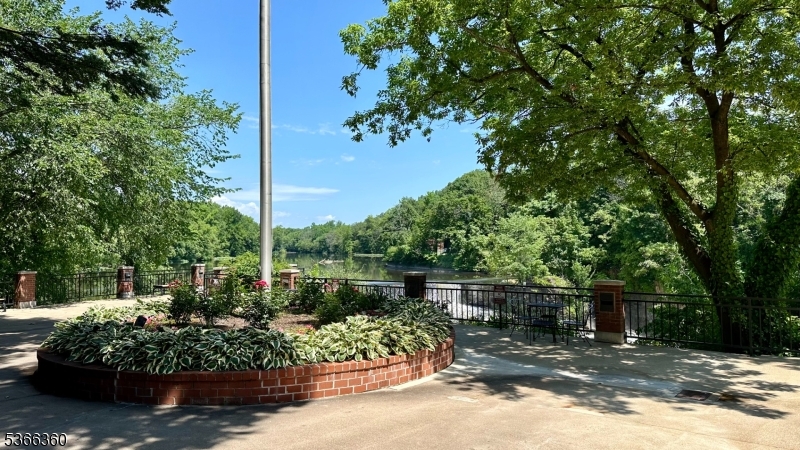 220 Main St 202