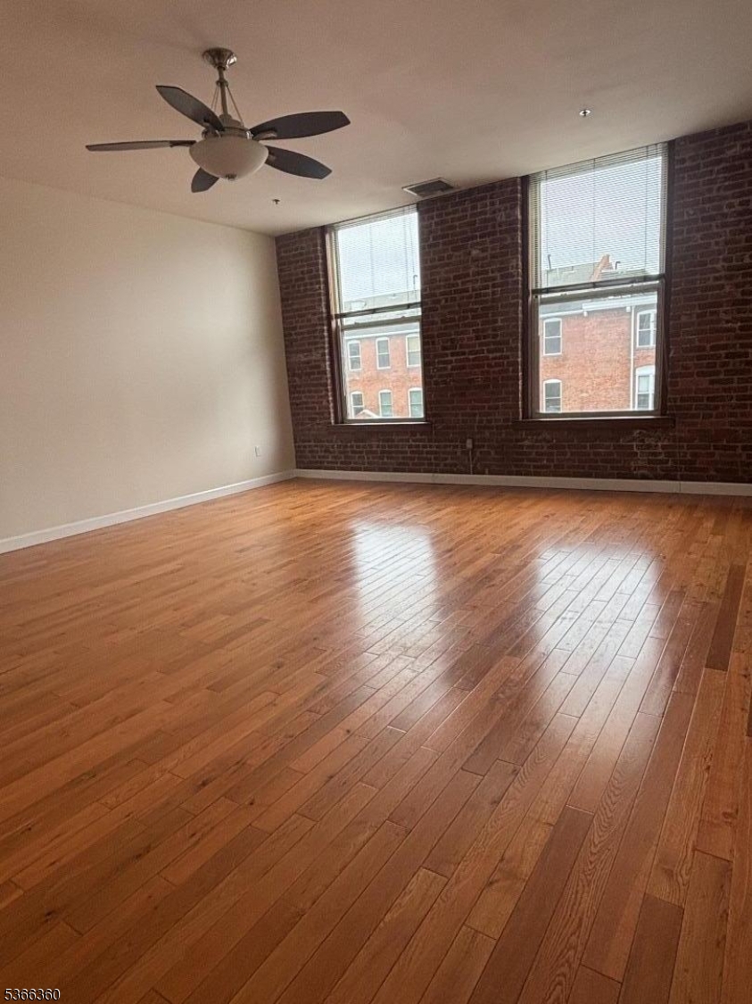 220 Main St 202