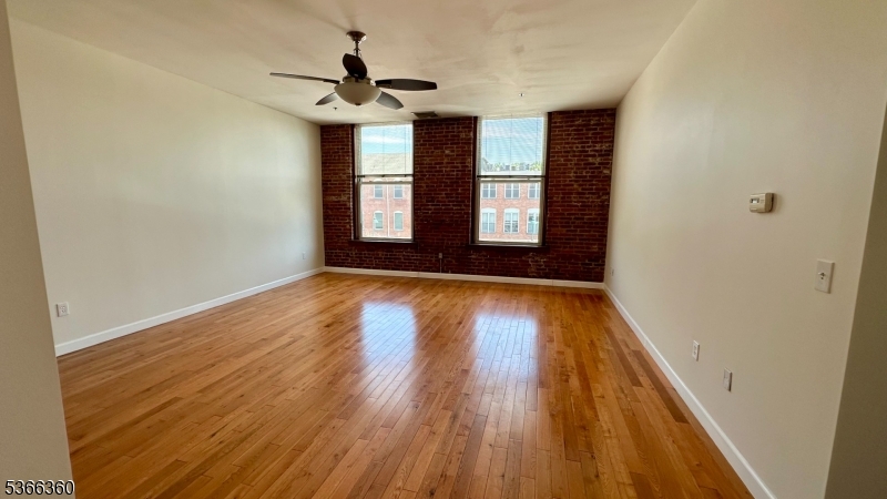 220 Main St 202
