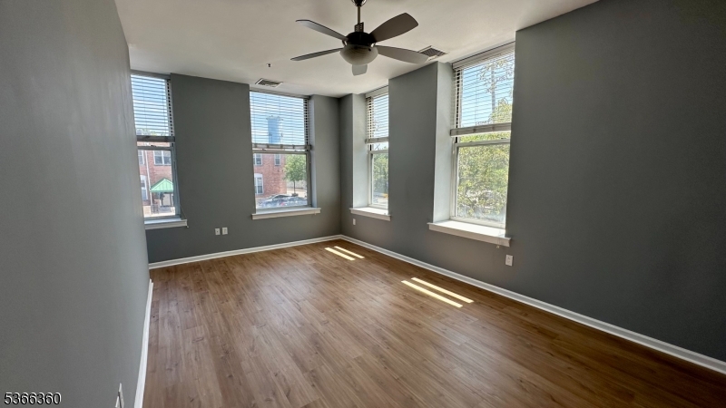 220 Main St 202