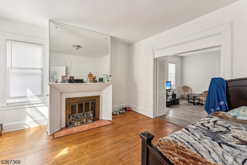 304 William St