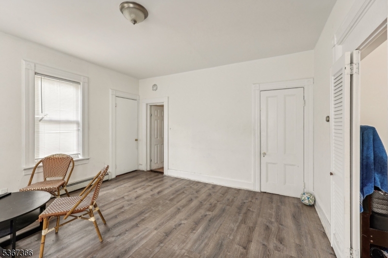 304 William St