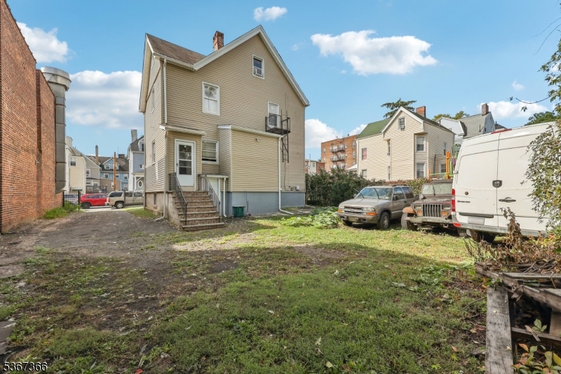 304 William St