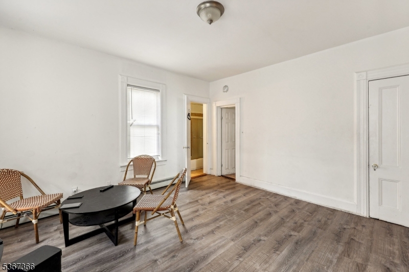 304 William St