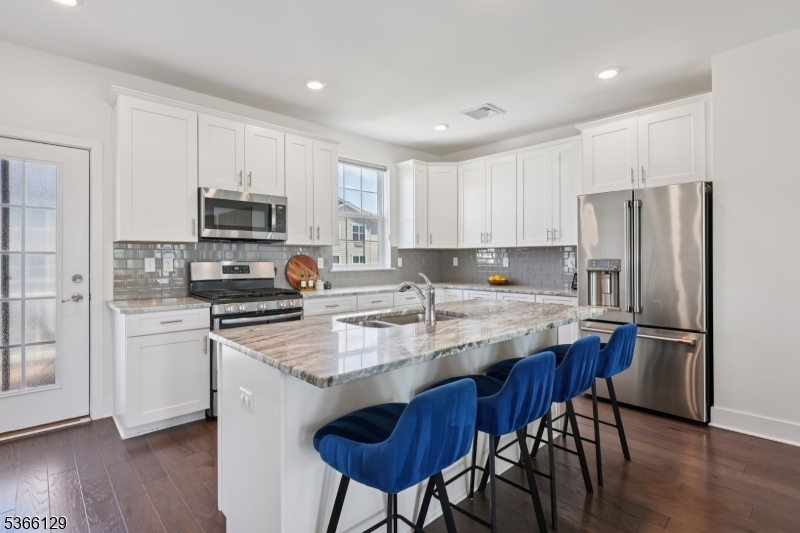 12 Colgate Dr