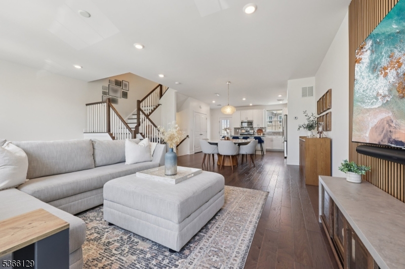12 Colgate Dr