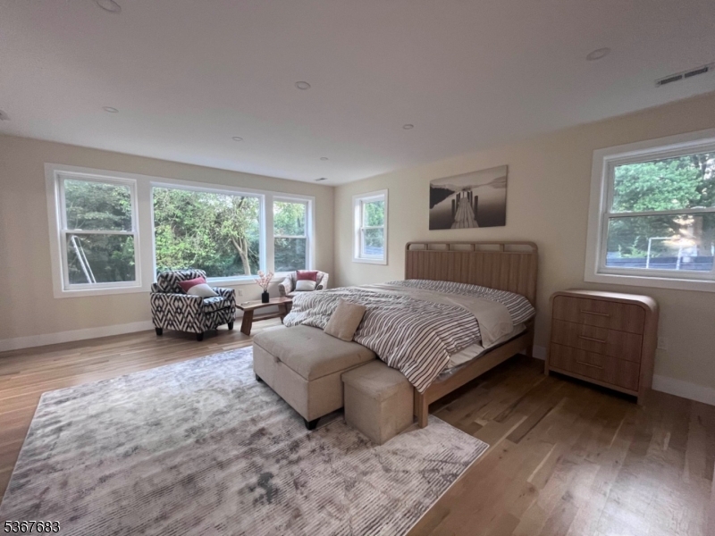 302 W Clinton Ave
