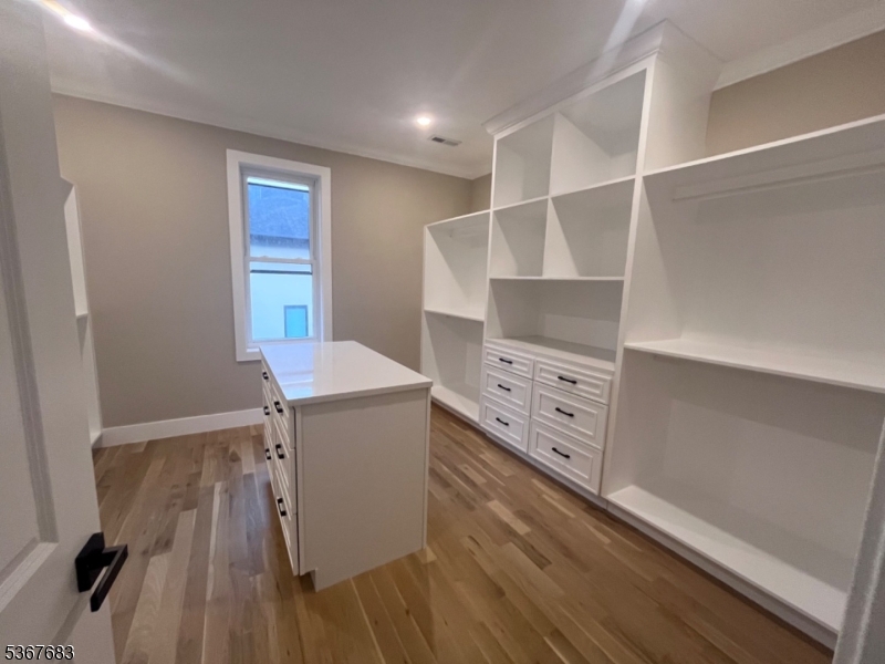 302 W Clinton Ave