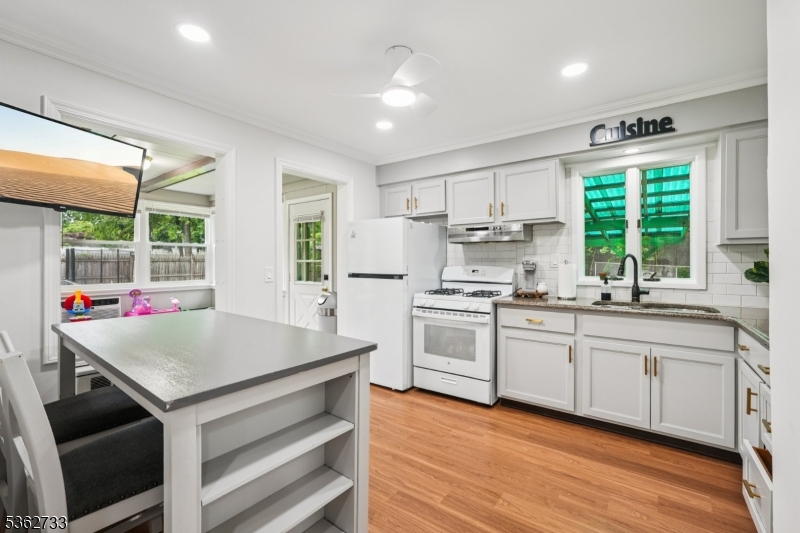 24 Glen Ave