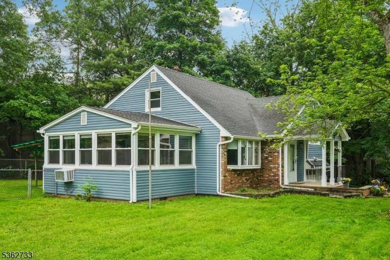 24 Glen Ave