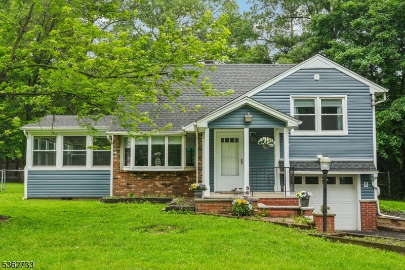24 Glen Ave