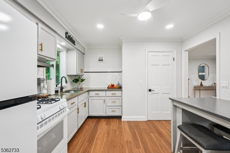 24 Glen Ave