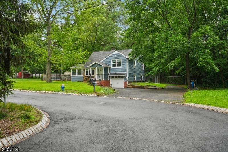 24 Glen Ave