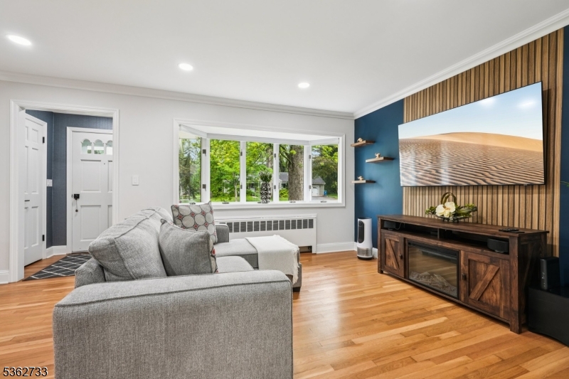 24 Glen Ave