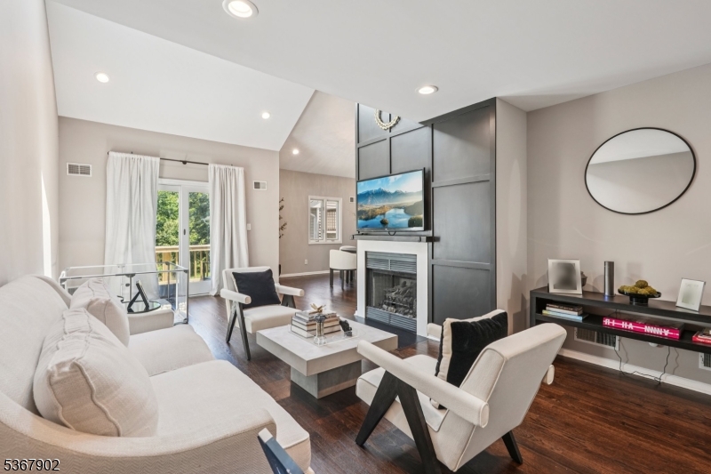 82 Davey Dr