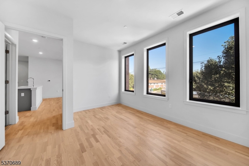 1037 Amboy Ave 401
