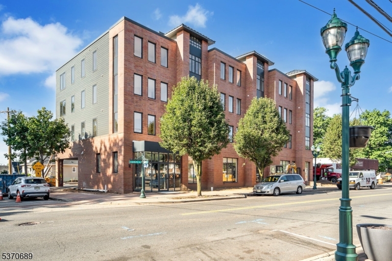 1037 Amboy Ave 401