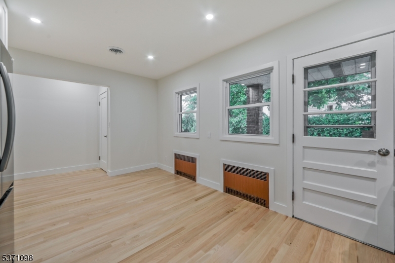 21 E Central Ave