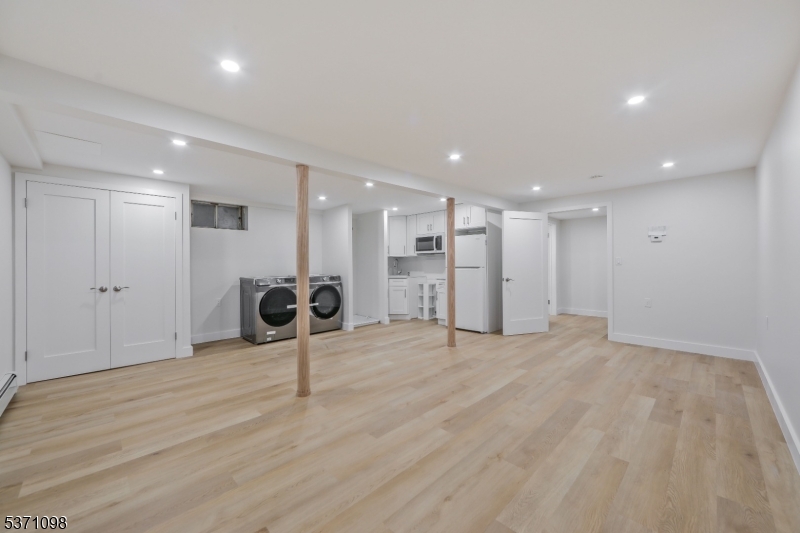 21 E Central Ave