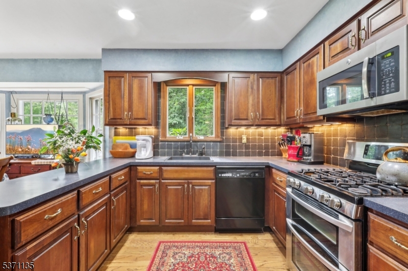 150 Deerfield Ter