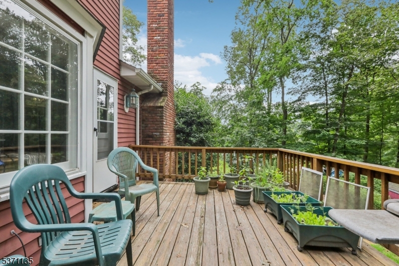 150 Deerfield Ter