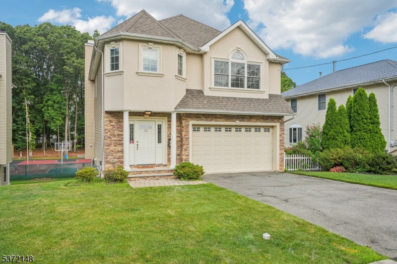 32 Spruce Ave