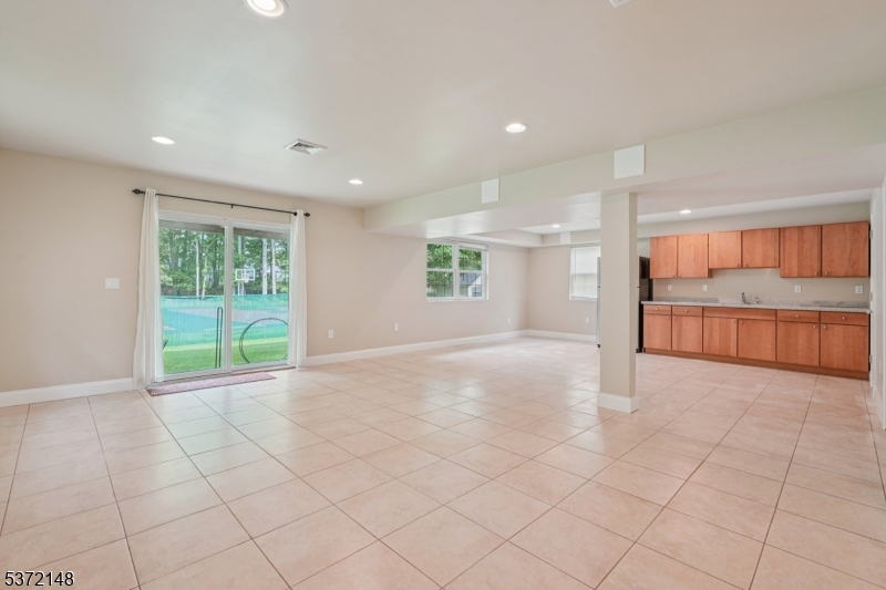 32 Spruce Ave