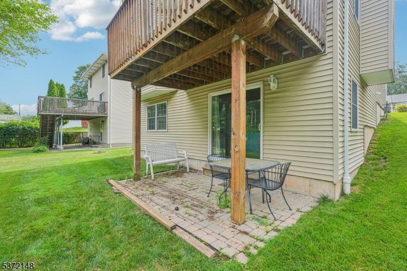 32 Spruce Ave