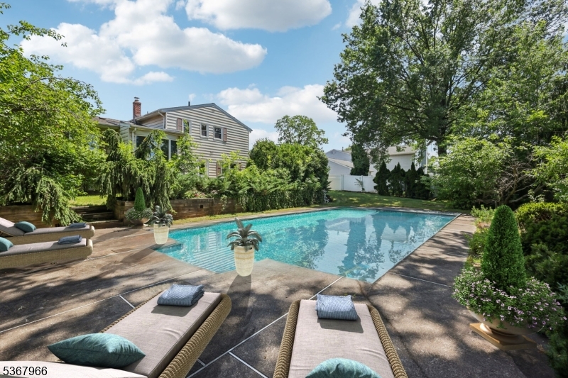 132 Dorset Dr