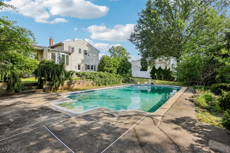 132 Dorset Dr