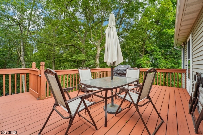 4 Crest Hill Dr
