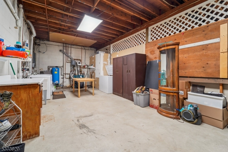 4 Crest Hill Dr
