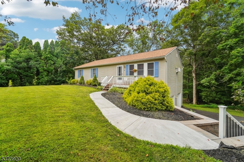 4 Crest Hill Dr