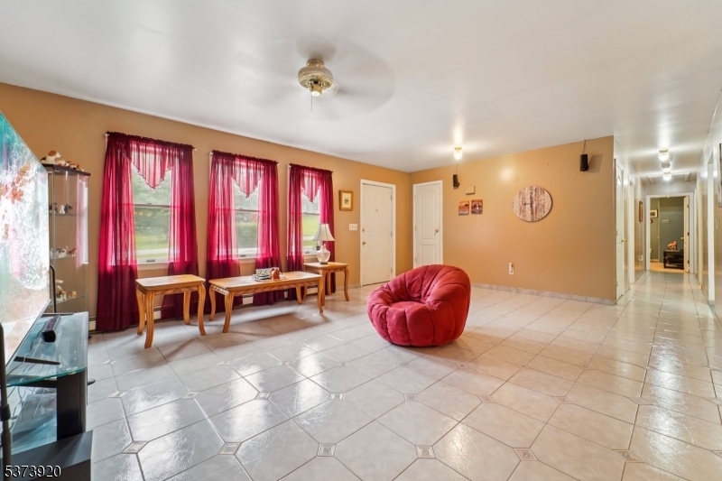 4 Crest Hill Dr