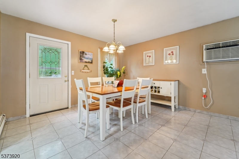 4 Crest Hill Dr