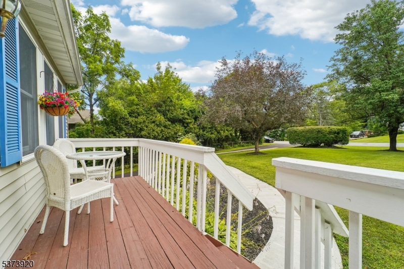4 Crest Hill Dr