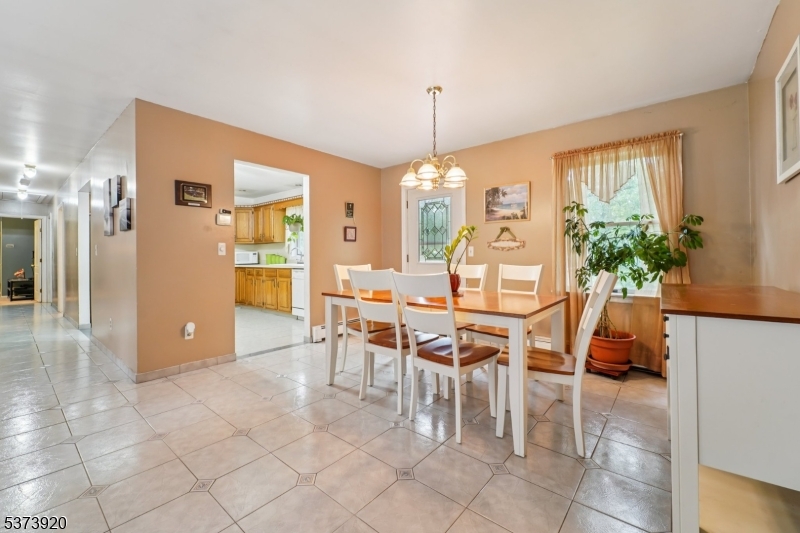 4 Crest Hill Dr