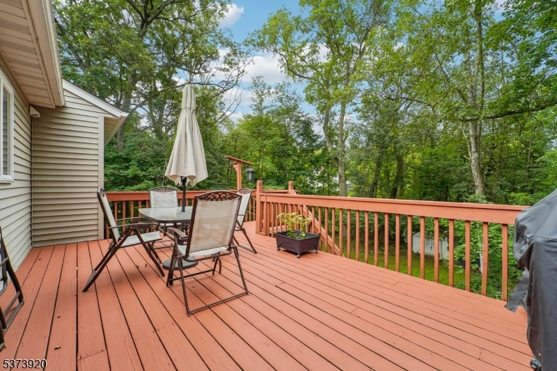 4 Crest Hill Dr