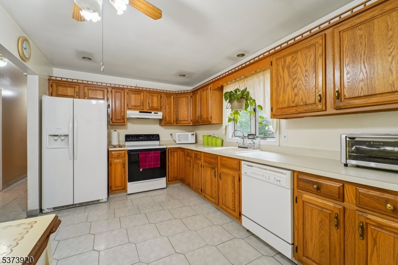 4 Crest Hill Dr