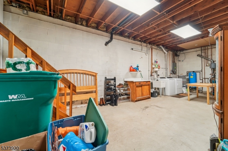 4 Crest Hill Dr