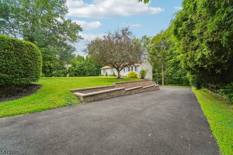 4 Crest Hill Dr