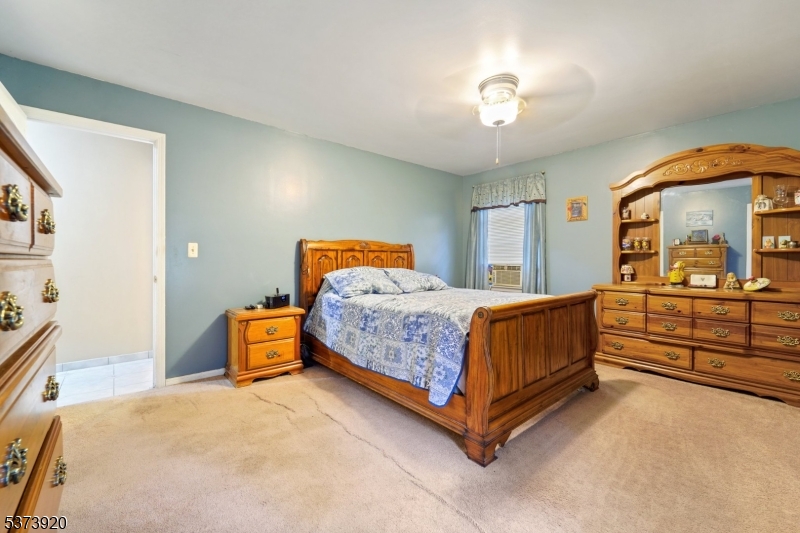 4 Crest Hill Dr