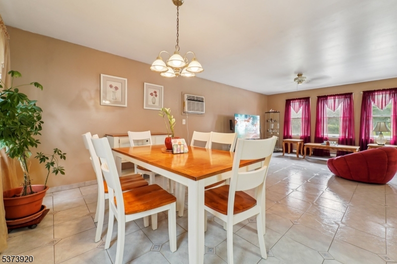 4 Crest Hill Dr