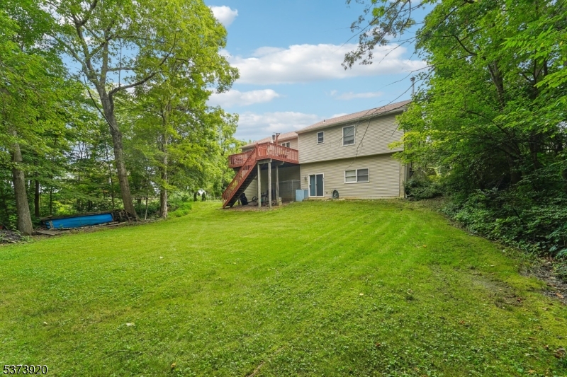 4 Crest Hill Dr