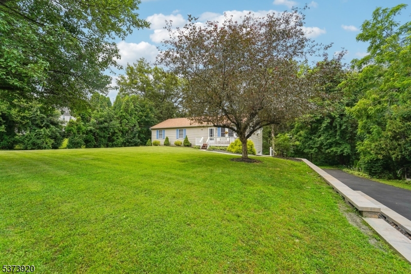 4 Crest Hill Dr