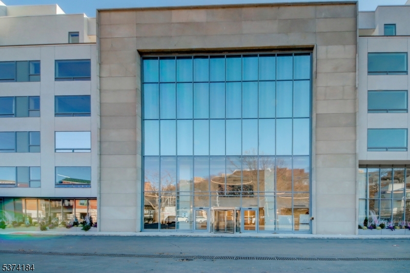 3 Somerset Ln-Glass House